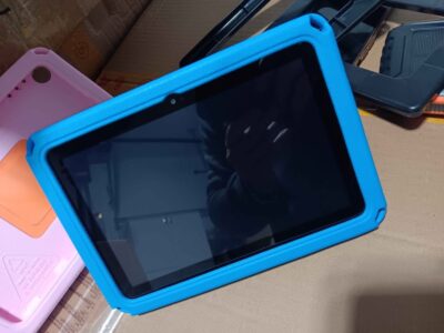 Fire HD8 Tablet with free Case (Blue/Pink) - Image 2